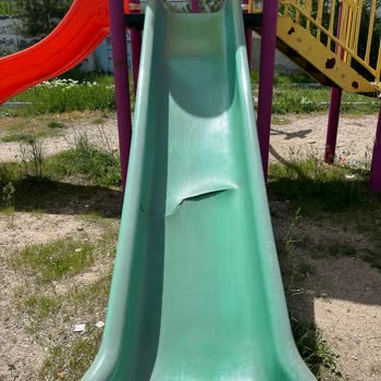 Fatih Parkında Güvenlik Ve Temizlik Sorunu Çocuklar Tehlikede