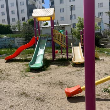 Fatih Parkında Güvenlik Ve Temizlik Sorunu Çocuklar Tehlikede