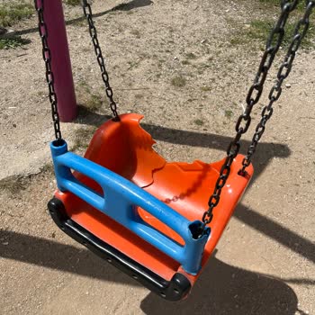 Fatih Parkında Güvenlik Ve Temizlik Sorunu Çocuklar Tehlikede