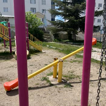 Fatih Parkında Güvenlik Ve Temizlik Sorunu Çocuklar Tehlikede