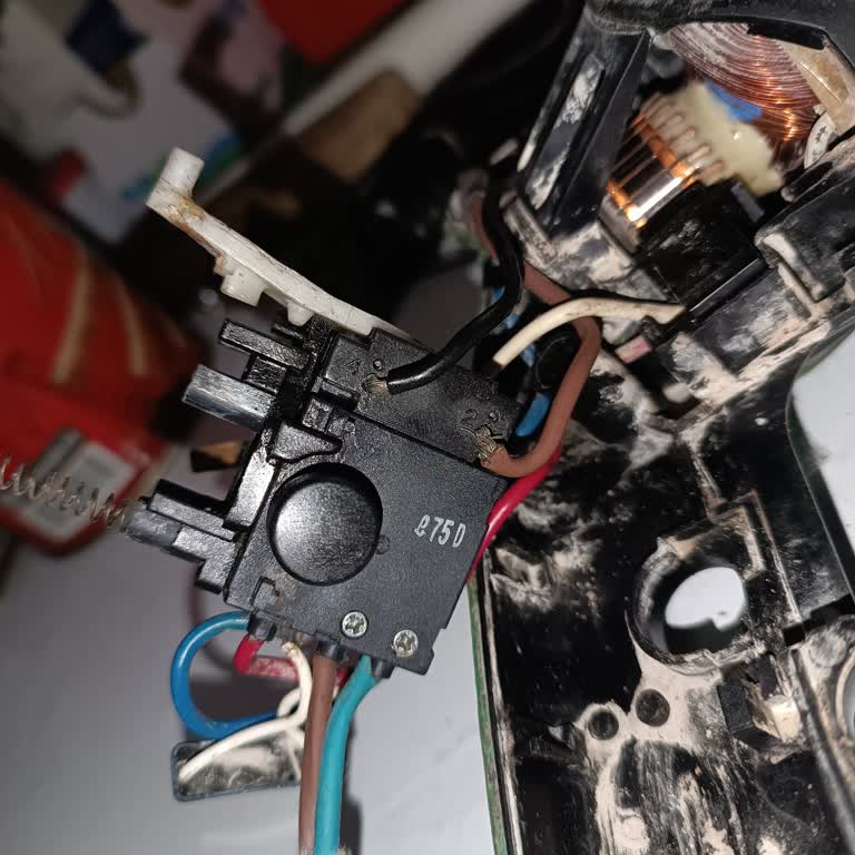 Hitachi Kırıcı Delici Tetik Fiyatı Aşırı Yüksek