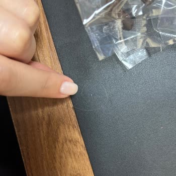 Aquila Chocolate Çikolata İçinden Kadın Saçı Çıktı