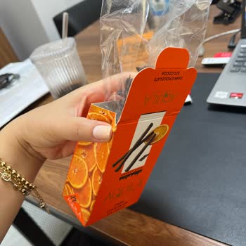 Aquila Chocolate Çikolata İçinden Kadın Saçı Çıktı