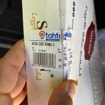 Taze Diye Satılan Küflü Ekler Doğum Günümüzü Mahcup Etti