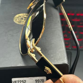 Beymen'den Alınan Versace Gözlükte Üretim Hatası Mağaza Çözüm Sunmuyor