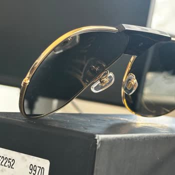 Beymen'den Alınan Versace Gözlükte Üretim Hatası Mağaza Çözüm Sunmuyor