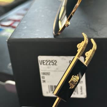 Beymen'den Alınan Versace Gözlükte Üretim Hatası Mağaza Çözüm Sunmuyor