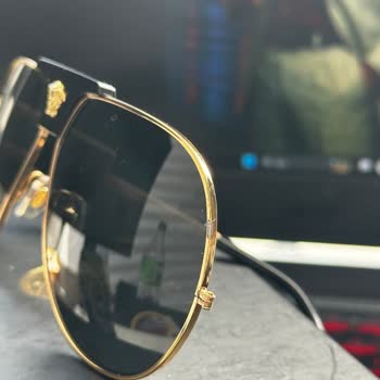 Beymen'den Alınan Versace Gözlükte Üretim Hatası Mağaza Çözüm Sunmuyor