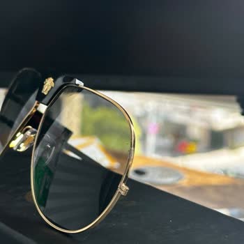 Beymen'den Alınan Versace Gözlükte Üretim Hatası Mağaza Çözüm Sunmuyor