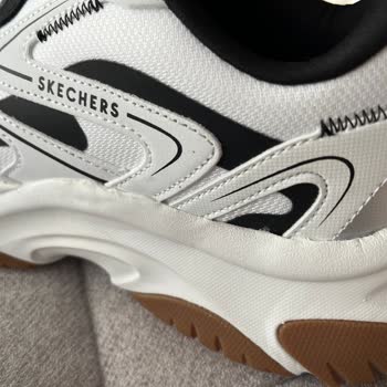 Kusurlu Ayakkabı Ve Mağazada Stok Sıkıntısı Nedeniyle Değişim Talebi