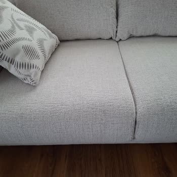 Beyaz Lucas Koltukta Dikiş Patlaması Ve Kol Sesleri Hayal Kırıklığı Yarattı