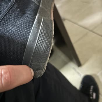 Kısa Sürede Açılan Ve Koku Yapan Ayakkabı Hayal Kırıklığı