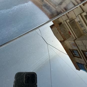 Mercedes S350 Ön Camı Kendiliğinden Çatladı 9 Aydır Parça Temin Edilemiyor