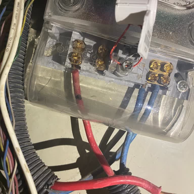 Yanlış Tesisat Numarası Yüzünden Elektriğim Kesildi, Kimse Yardım Etmiyor!