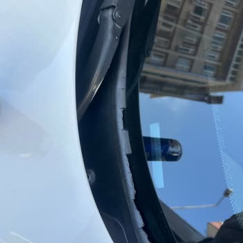 BMW F20 Ön Cam Fitilindeki Kronik Çatlaklar Mağduriyet Yaratıyor