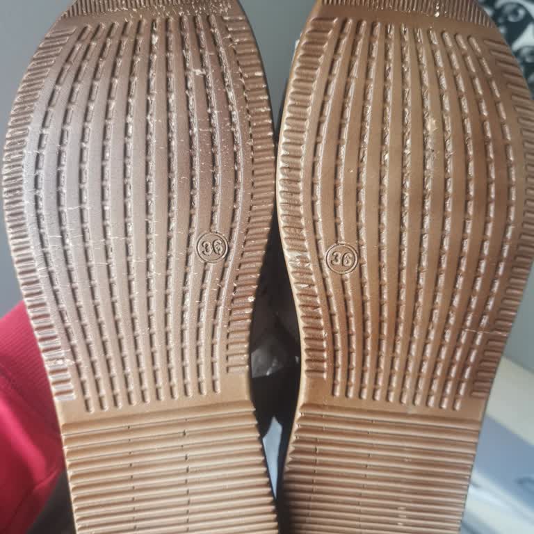 Küçük Ve Yıpranmış Sandalet İçin Değişim Reddedildi, Mağdur Edildim