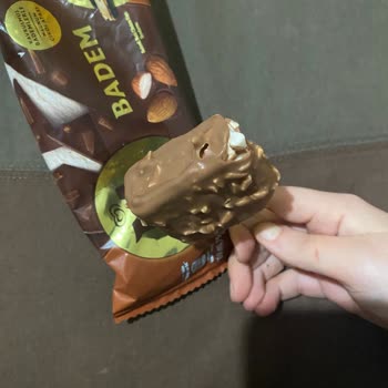 Aldığım Magnum Dondurma Paketi Yarım Çıktı, Destek Alamadım