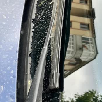 BMW F30 Ön Cam Alt Fitil Sorunu Acil Çözüm Bekliyorum