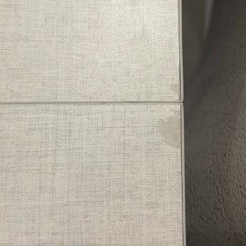 Valencia Yemek Odası Masasında Leke Ve Boya Sorunu, Servisten Memnuniyetsizlik