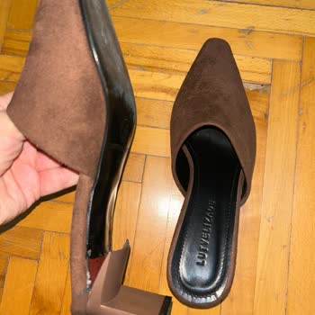 İlk Kullanımda Topuğu Çıkan Terlik Hayal Kırıklığı Yaşattı