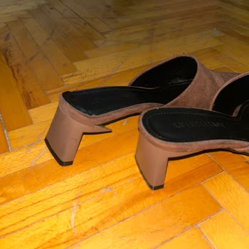 İlk Kullanımda Topuğu Çıkan Terlik Hayal Kırıklığı Yaşattı