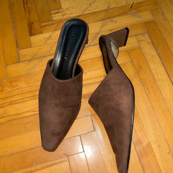 İlk Kullanımda Topuğu Çıkan Terlik Hayal Kırıklığı Yaşattı