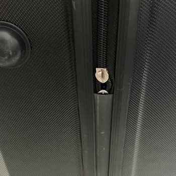 DeFacto Büyük Boy Valiz İkinci Kullanımdan Sonra Kırıldı