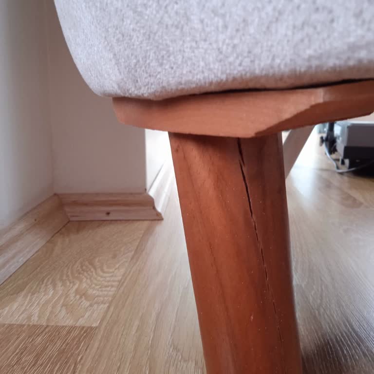 Koltuk Bacakları Kısa Sürede Çatladı, Servis Hizmeti Gecikiyor