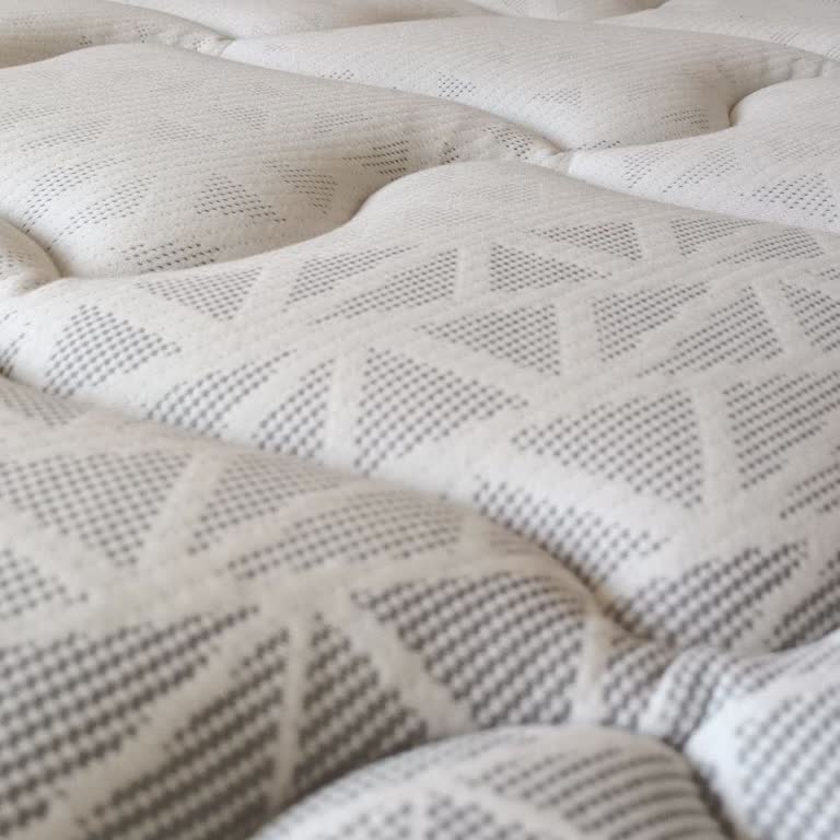 İstikbal Yeni Alınan Yatakta Erken Çökme Ve Dayanılmaz Ağrılar: Acil Destek Talebi