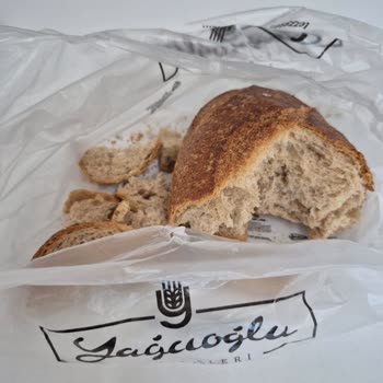 Bayat Ekmek Ve İlgisiz Hizmetle Hayal Kırıklığı