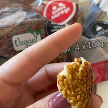 Dondurulmuş Simitte Beyaz Saç Şoku Ve Hayal Kırıklığı