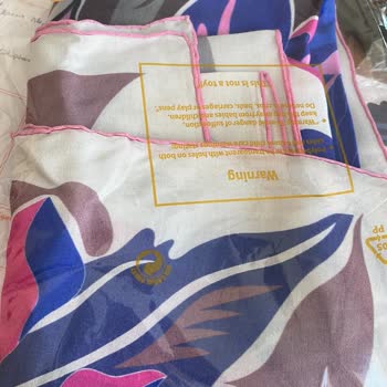 Aldığım Şallar Defolu Ve Kötü Paketlenmiş Müşteri Hizmetleri Yanıtsız