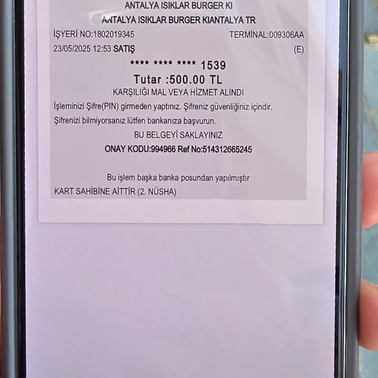 Burger King Çalışanının Öğrencilere Uygunsuz Davranışı