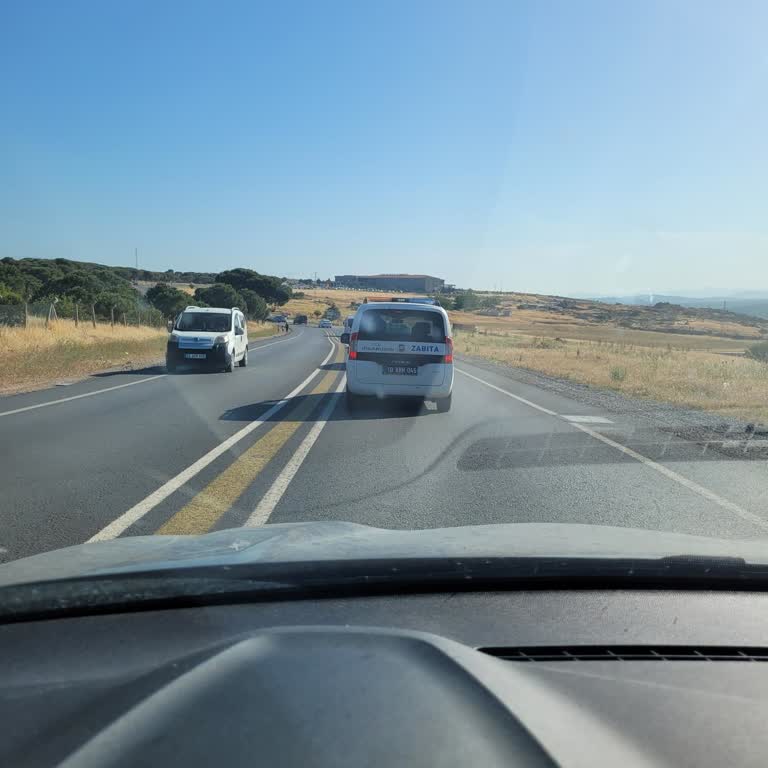 Ayvalık'ta Zabıta Aracının Trafik Kurallarını İhlali Ve Tehlikeli Davranışı