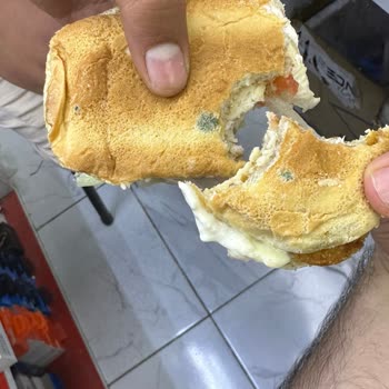 Küflü Ekmek Gönderilmesi Nedeniyle Sağlığımız Tehlikeye Atıldı