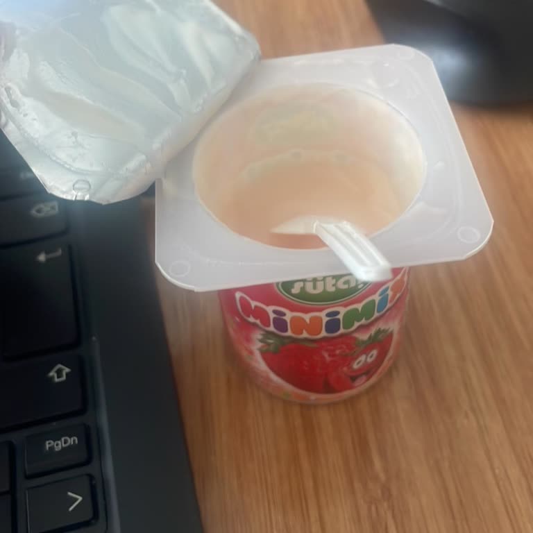 Sütaş Minimix Çilekli Yoğurtta Beklenmedik Ekşilik Deneyimi