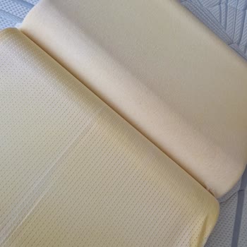 Aldığım Ortopedik Yastıkların Kusurlu Ve Farklı İç Kılıflı Çıkması Hayal Kırıklığı Yarattı