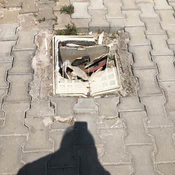 Kırık Superonline Rögar Kutusu Mahallede Tehlike Saçıyor