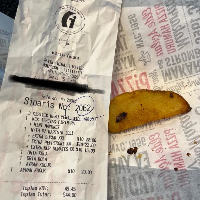 Sbarro Pizzada Patatesten Çıkan Böcek Ve İlgisiz Çözüm