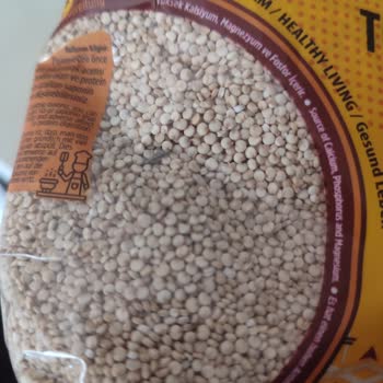 Kapalı Paket Kinoa İçerisinde Ölü Kelebek Ve Ağ Oluşumu