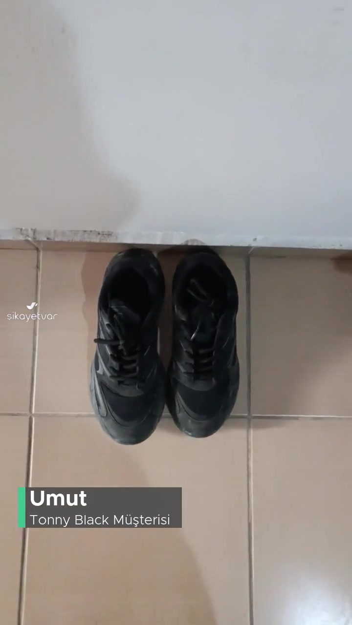 Tonny Black Spor Ayakkabısı Bir Çift Farklı Boy! videonun kapak resmi