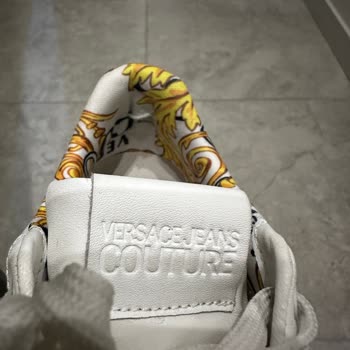 Versace Sneaker'ın Topuk Kısmı Kısa Sürede Yırtıldı