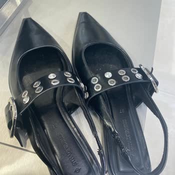 Stradivarius Babet İlk Kullanımda Ayağımı Yaraladı, İade Veya Değişim Yapılmıyor