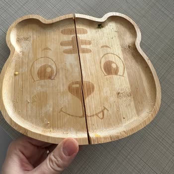 Plato de madera Porland roto tras primera caída