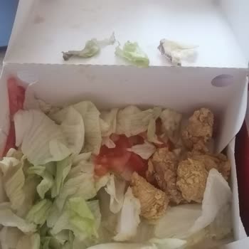Popeyes'tan Gelen Bayat Ve Eksik Salata Hayal Kırıklığı Yarattı
