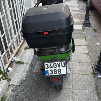 Kaldırımı İşgal Eden Martı Mobiletler Ve İlgisiz Müşteri Hizmeti