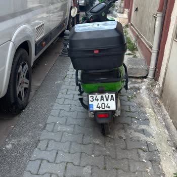 Kaldırımı İşgal Eden Martı Mobiletler Ve İlgisiz Müşteri Hizmeti