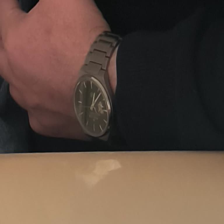 Havalimanı Güvenlik Noktasında Kayıp Saat Ve İlgisiz Yetkililer