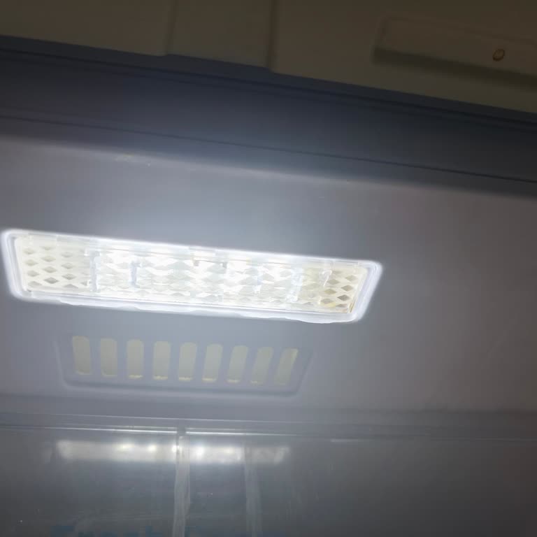 Samsung Buzdolabı Sürekli Su Akıtıyor Ve Çözüm İçin Ek Ücret İsteniyor