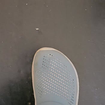 Crocs Terliğin Delikleri Kısa Sürede Ayrıldı, Mağduriyetimin Giderilmesini İstiyorum